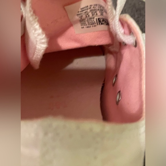 SOLD Women’s’ Converse Sneakers - Picture 11 of 15